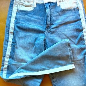 Very cool Capri jeans with white stripe